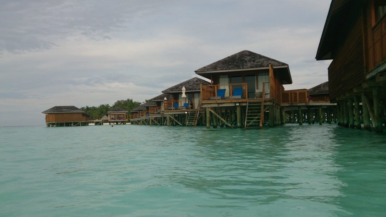 Wasservillen vom Kanu fotografiert Vilamendhoo Island Resort & Spa