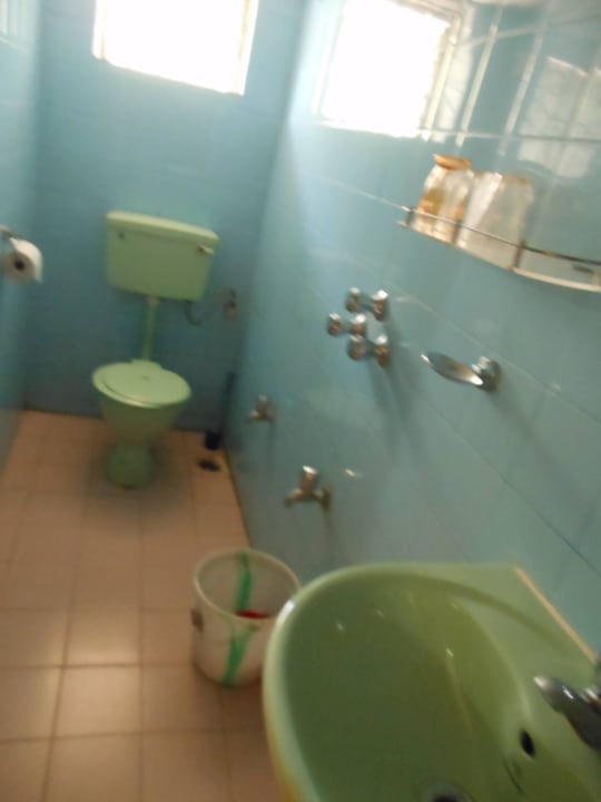 Bathroom Jes Guest House