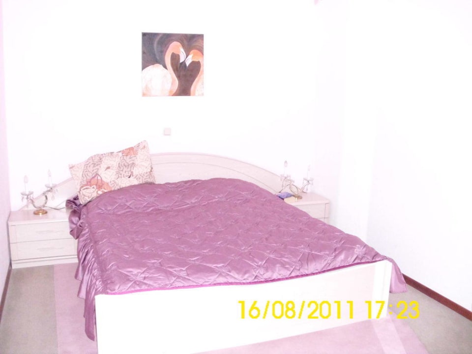 Doppelbett der Flamingo-Suite  Landhotel zur Klinke