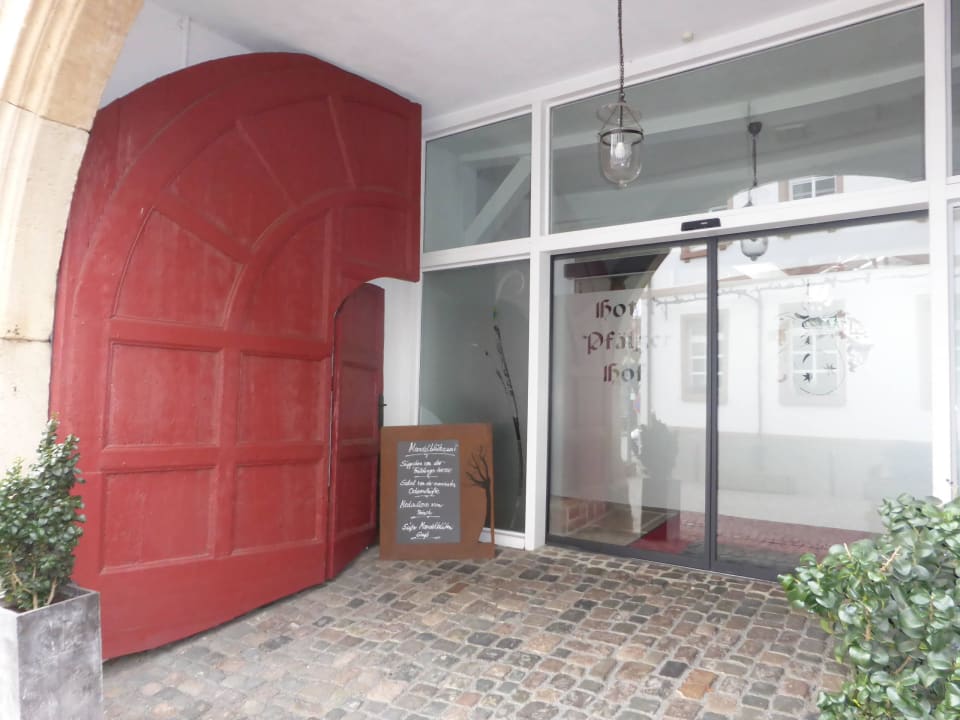 Restauranteingang Hotel Pfälzer Hof