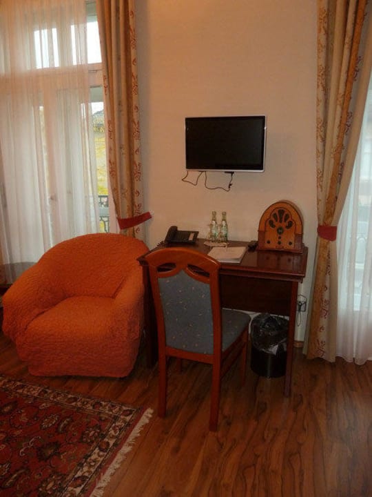 Zimmer 24 Schreibtisch Hotel Weisses Haus