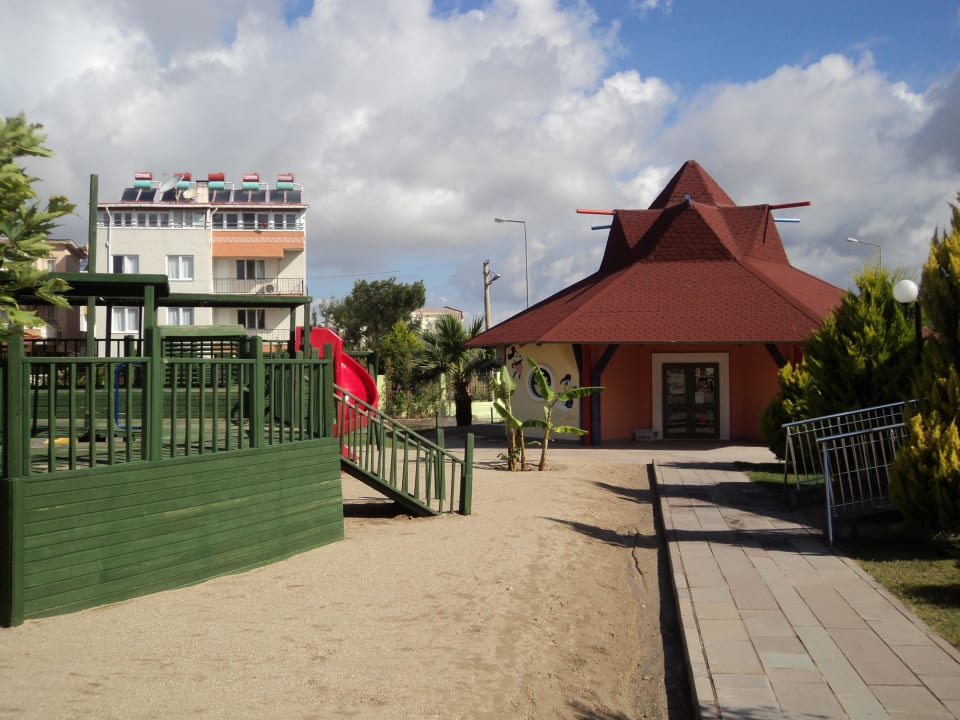 Kidsclub mit Spielplatz Anadolu Hotels Didim Club
