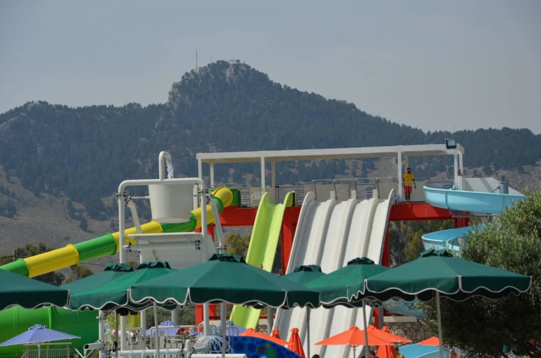 Widok na zjeżdżalnie Atlantica Mikri Poli Rhodes