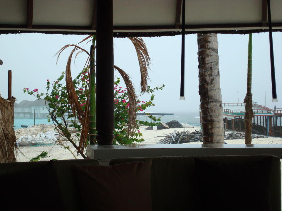 Ausblick von der Bar.. Machchafushi Island Resort & Spa Maldives, The Centara Collection