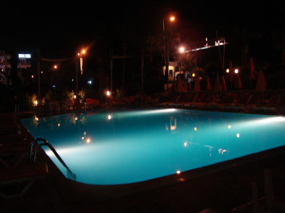 Großer Pool Hotel Kaila Krizantem