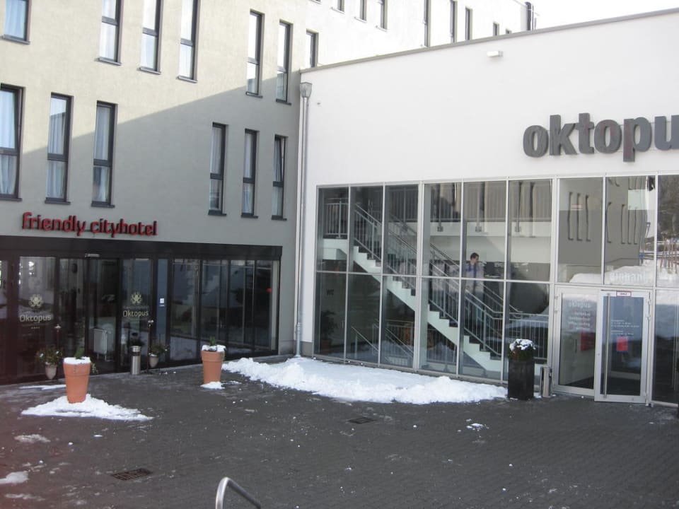 Eingang Hotel / Bad / Tauchen Friendly Cityhotel Oktopus