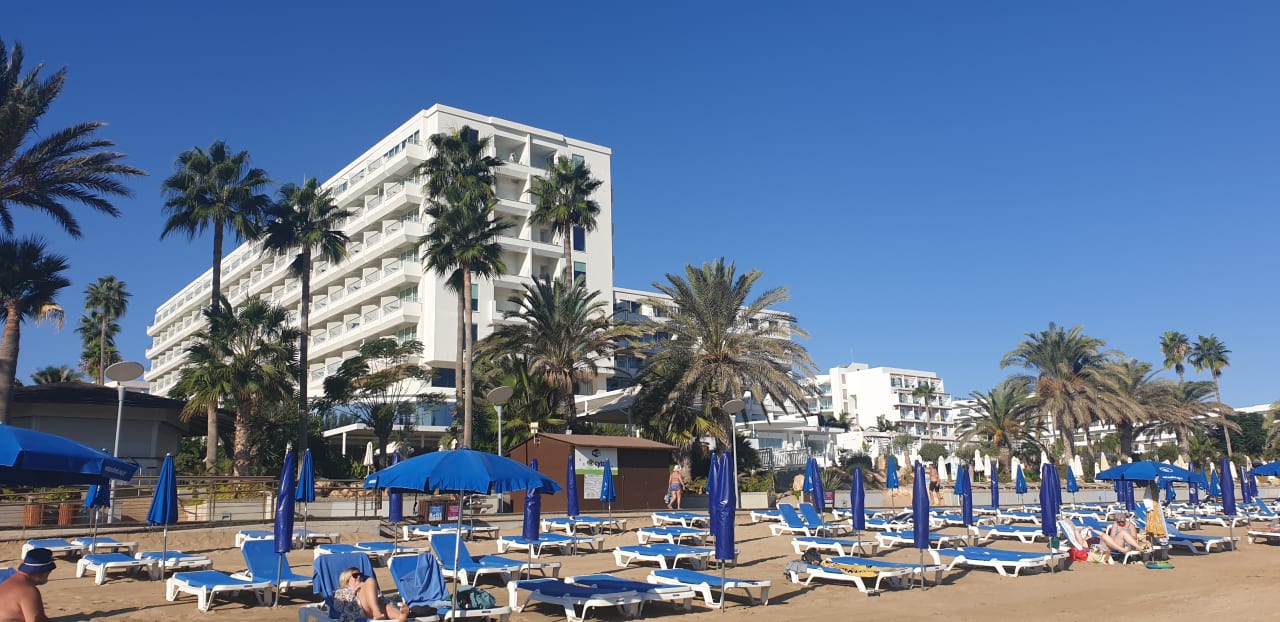 Strand Hotel Sunrise Beach