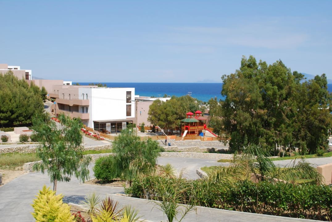 Ausblick von den oberen Zimmerreihen Atlantica Mikri Poli Kos