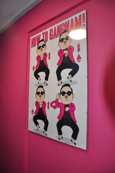 Lustige Bilder in den Fluren Hotel Avalon House