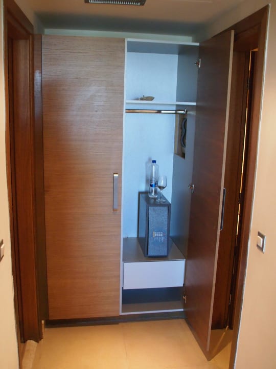 Szafa i sejf Atlantica Eleon Grand Resort, Tragaki