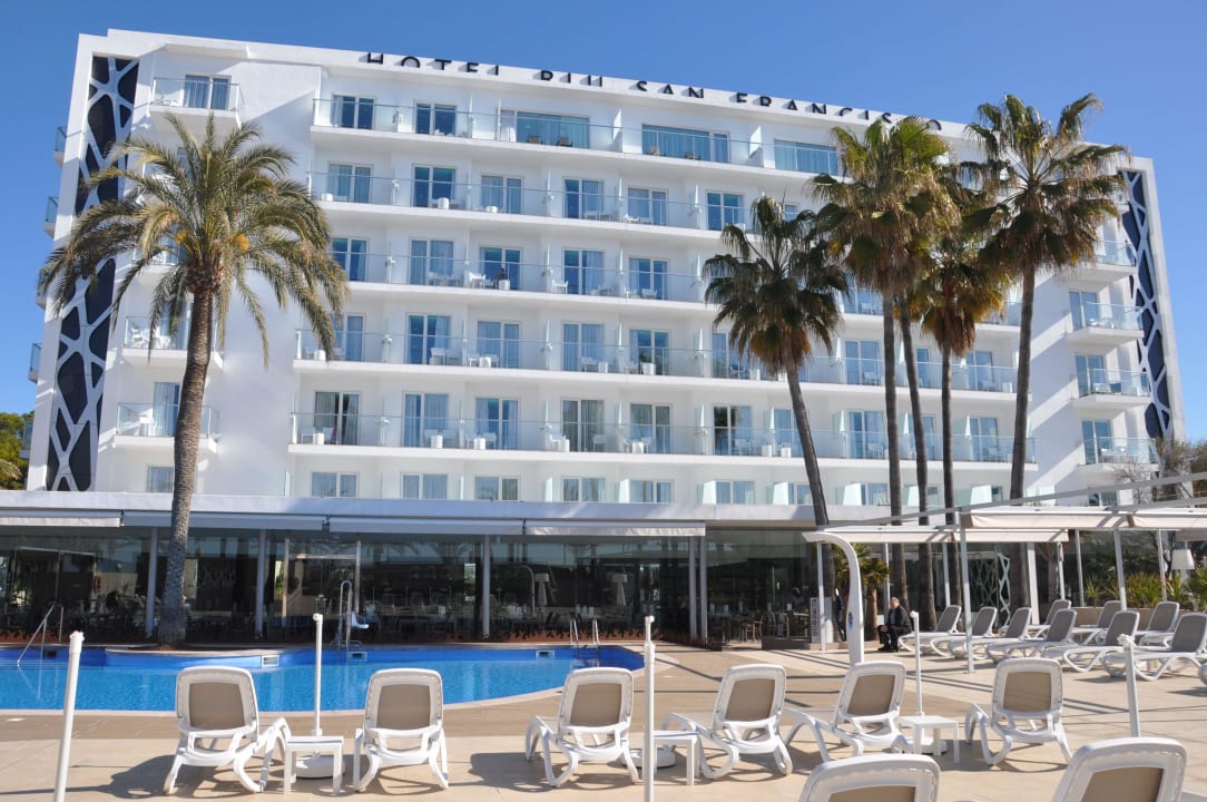 Hotel von neber Strandseite mit Poolterrasse Hotel Riu San Francisco - Adults only