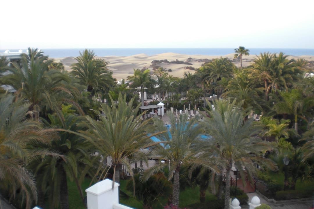 Blick zum Pool und zu den Dünen Hotel Riu Palace Maspalomas Adults Only
