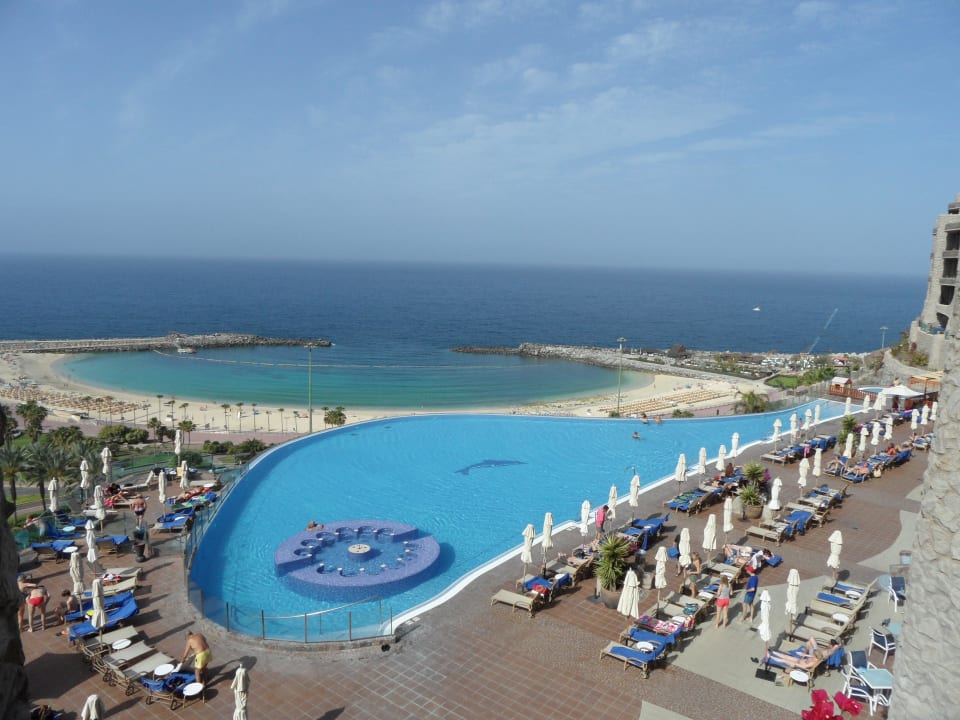 Blick über den Pool in Richtung Meer Gloria Palace Royal Hotel & Spa