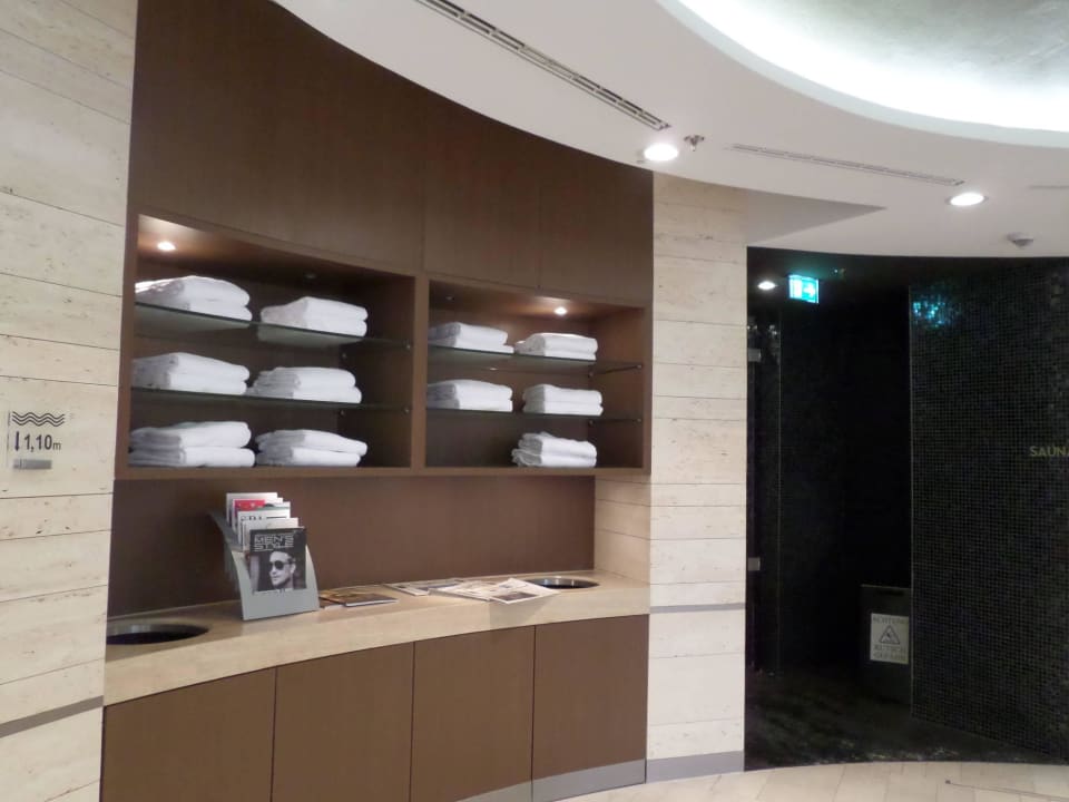 Übergang zur Sauna Waldorf Astoria Berlin
