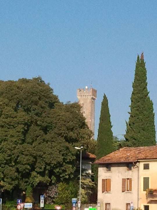 Aussicht auf die Burg von Borghetto B&B Dolce Vita