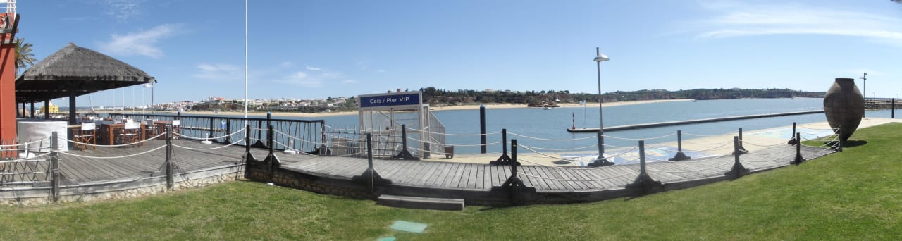 Blick auf die Jacht - Hafeneinfahrt NH Marina Portimão Resort