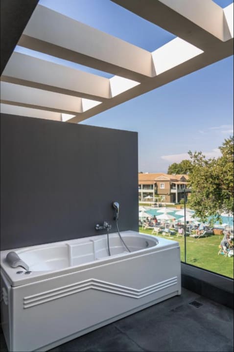 Zimmer Acharavi Beach Hotel