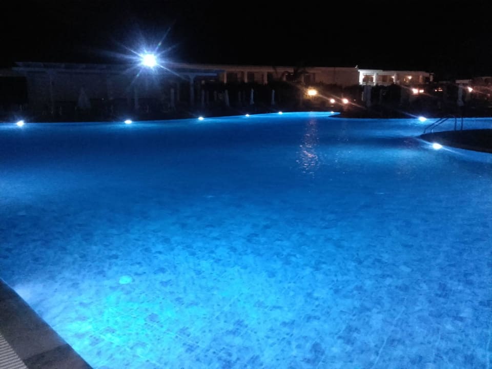Et une troiseme piscine Asterias Beach Resort