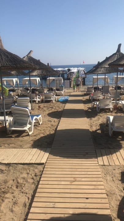 Strand Quattro Beach Spa & Resort