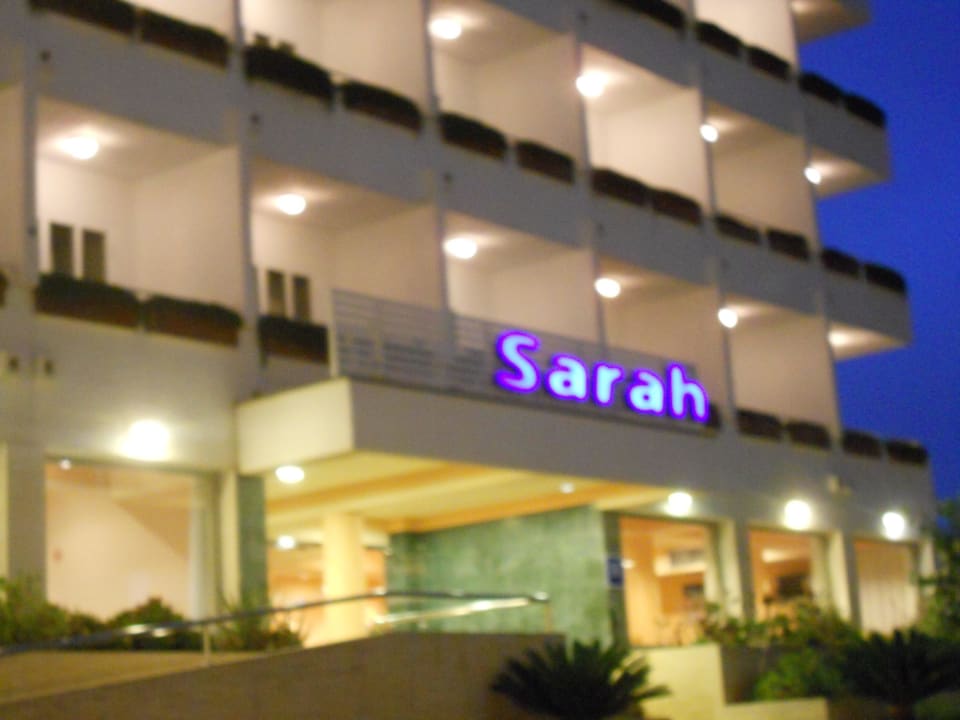 Haupteingang  BQ Sarah