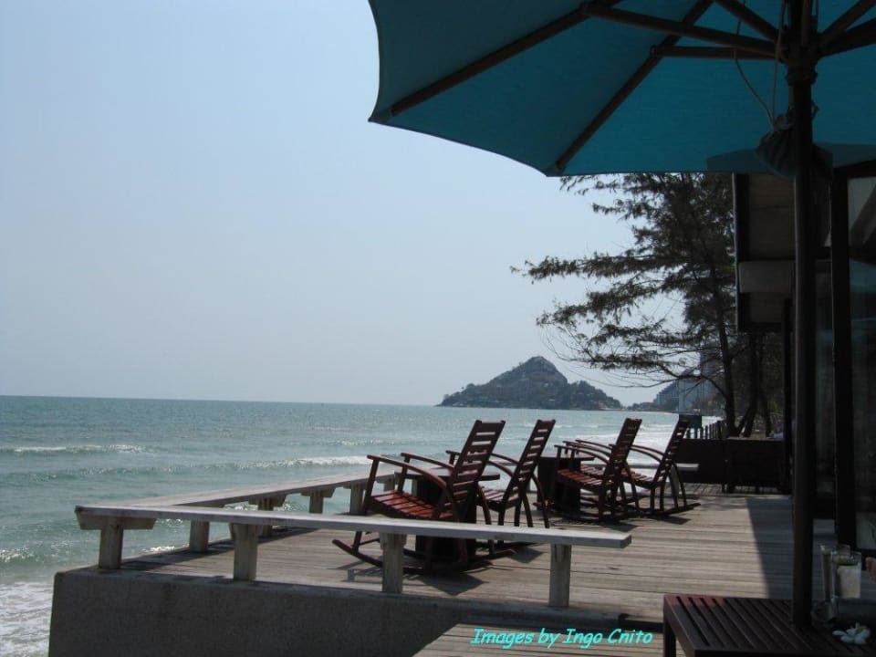 Die Terrasse des Beach-Restaurants Hotel Let's Sea Hua Hin Al Fresco Resort