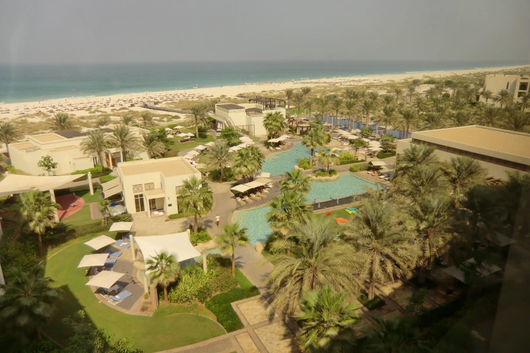 Blick vom obersten Stockwerk Park Hyatt Abu Dhabi Hotel and Villas