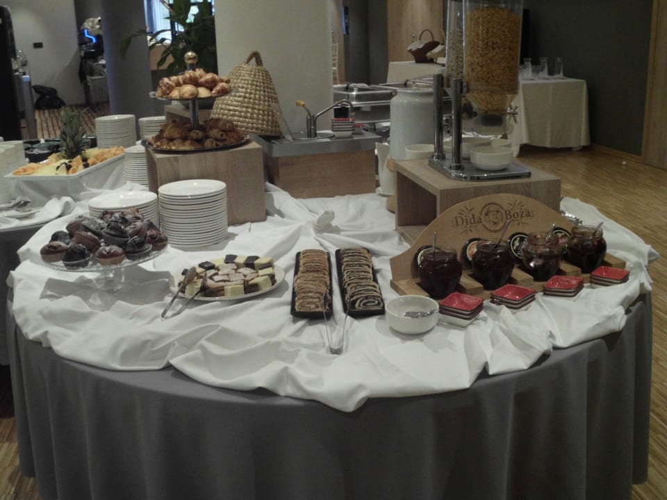 Frühstück Hotel Academia