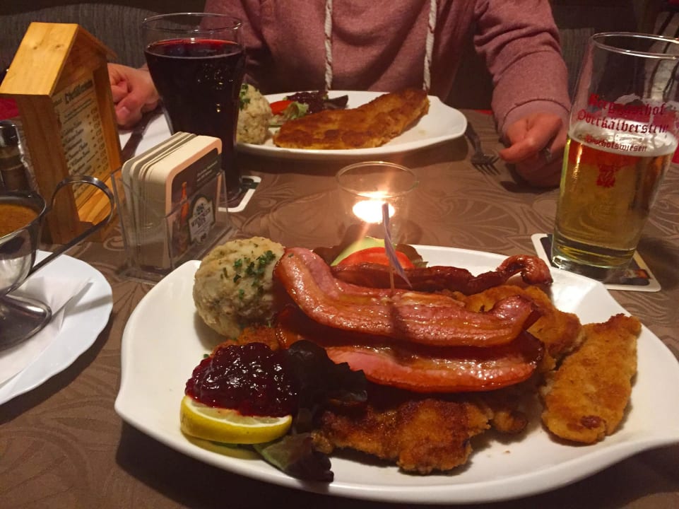 Oberkälbersteiner Bergsteigerschnitzel Berggasthof Oberkälberstein