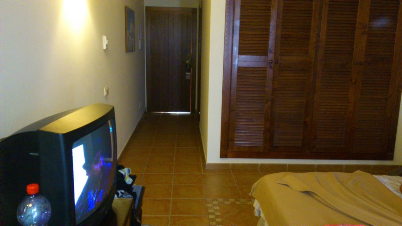 Richtung Schrank und Bad fotografiert Occidental Jandía Playa