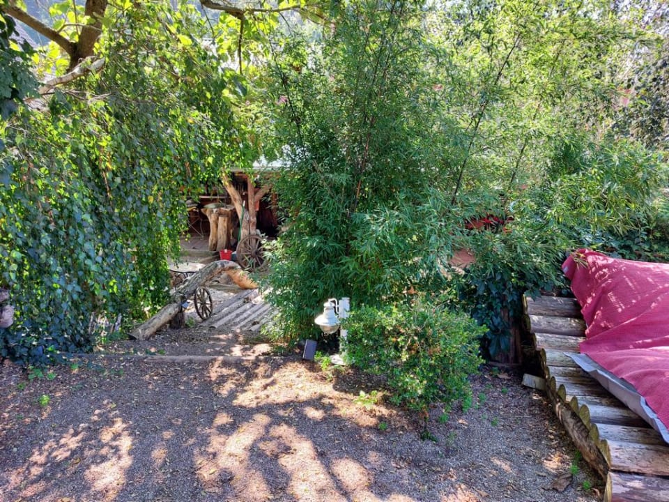 Gartenanlage Country Hotel Garni & Guesthouse Longhorn Ranch