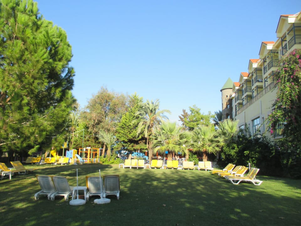 GArtenansicht richtung Pool Dosi Hotel