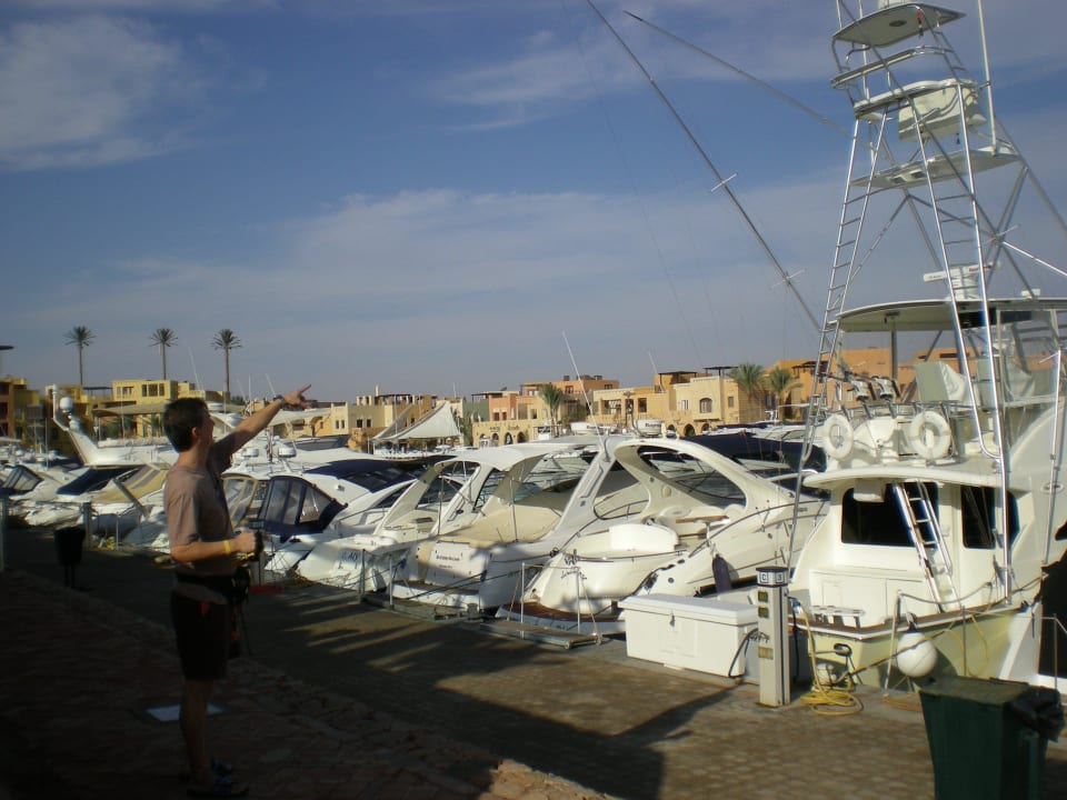 Blick auf den Yachthafen vor dem Hotel Hotel Three Corners Ocean View prestige - Adults only