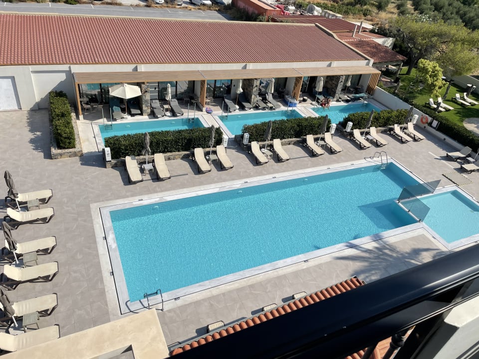 Pool Petousis Hotel & Suites
