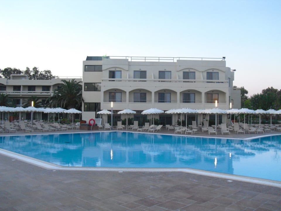 Poolanlage hinter dem Hotel Leonardo Kolymbia Resort - Rhodes