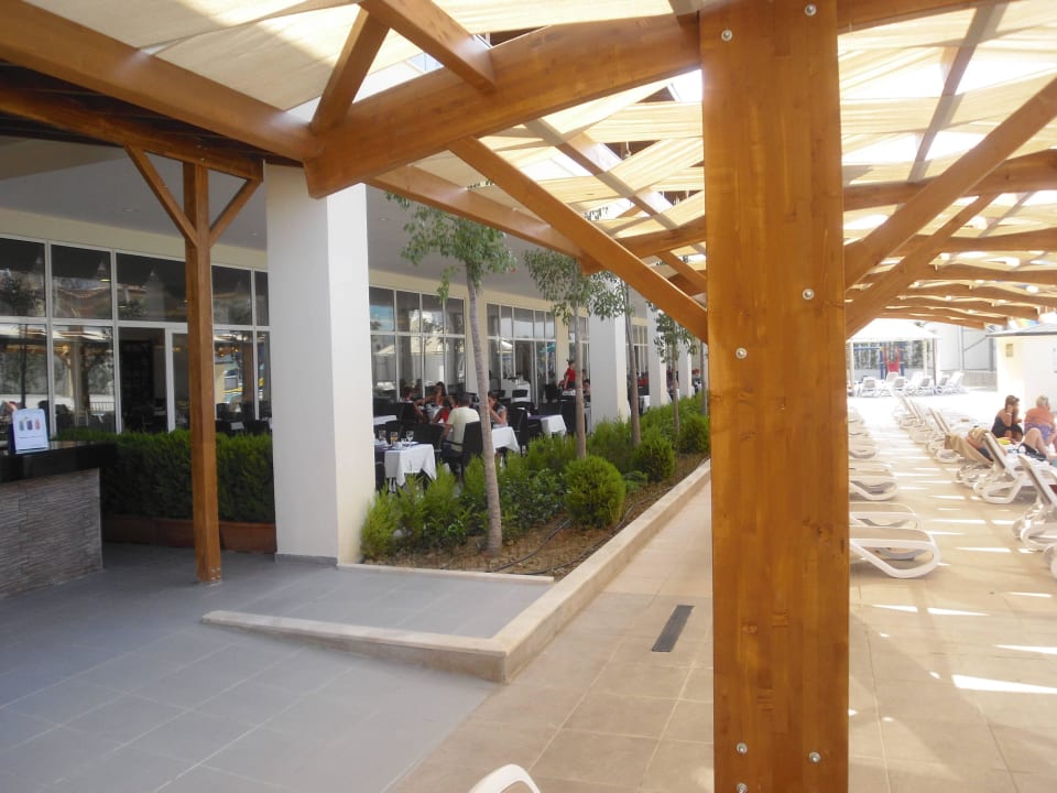 Außenbereich des Restaurants Mary Hotel Side