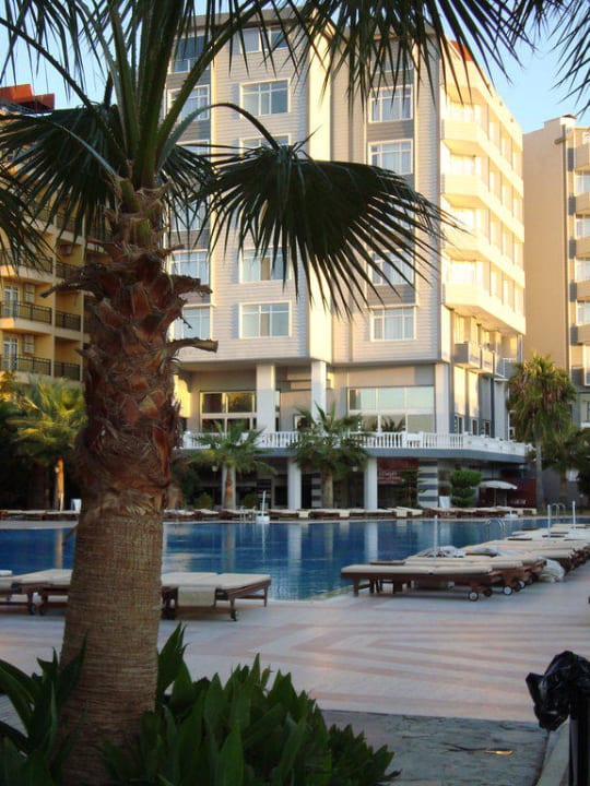 Vom Garten aus Mira Meridia Beach Hotel