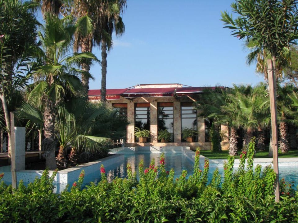 Franz. Restaurant von außen Gloria Serenity Resort