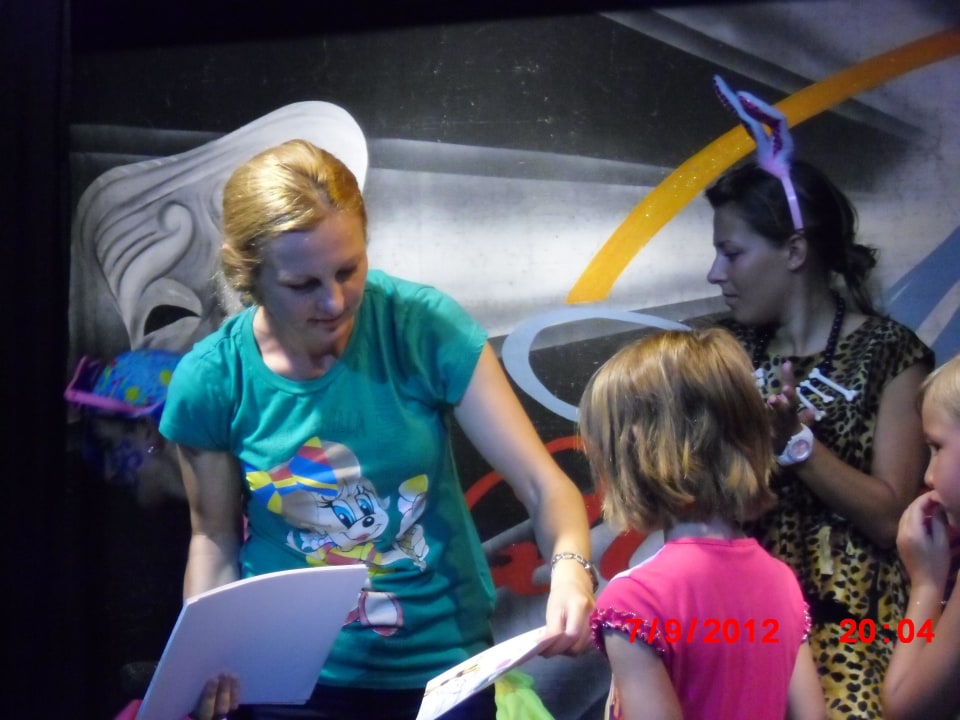 Esma und die Mini Disco Alba Queen Hotel