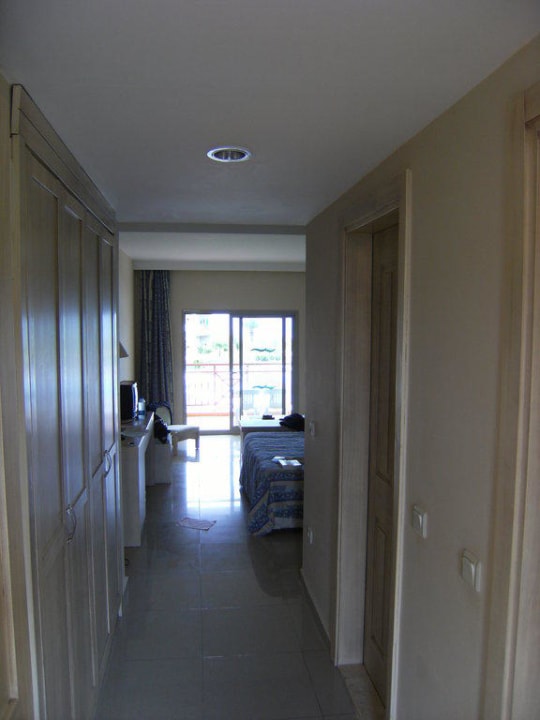 Zimmer von der Tür aus Ephesia Holiday Beach Club