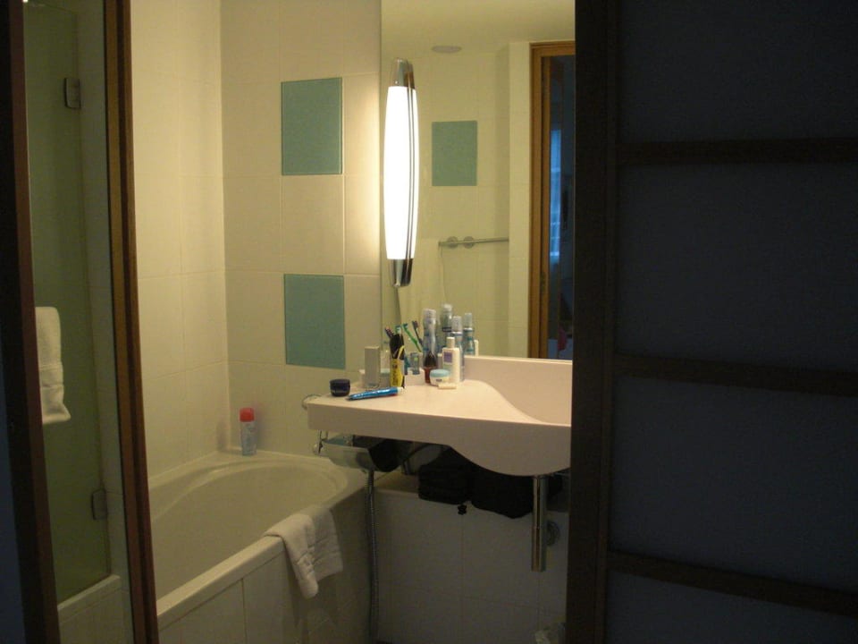 Blick ins Bad Hotel Novotel Edinburgh