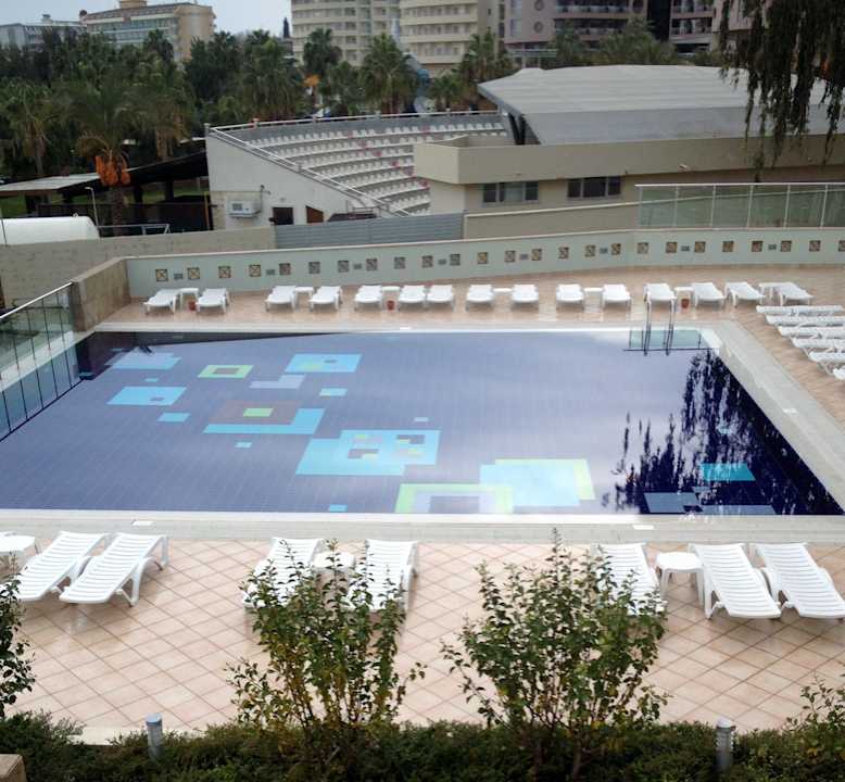 Flacher Pool Sealife Buket Resort & Beach