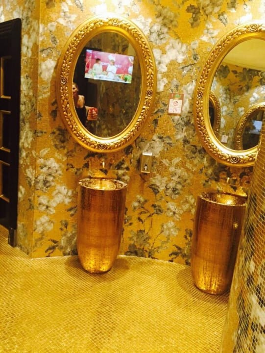 WC's Azura Deluxe Resort & Spa Hotel