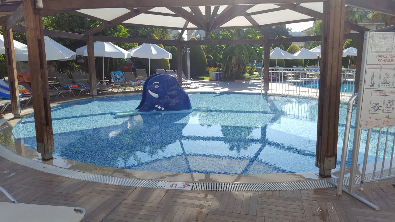 Pool Grand Seker Hotel