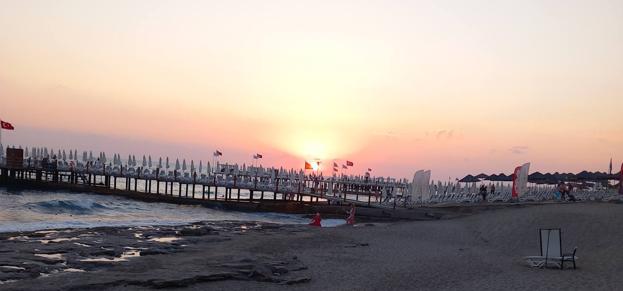 Strand Club Dizalya