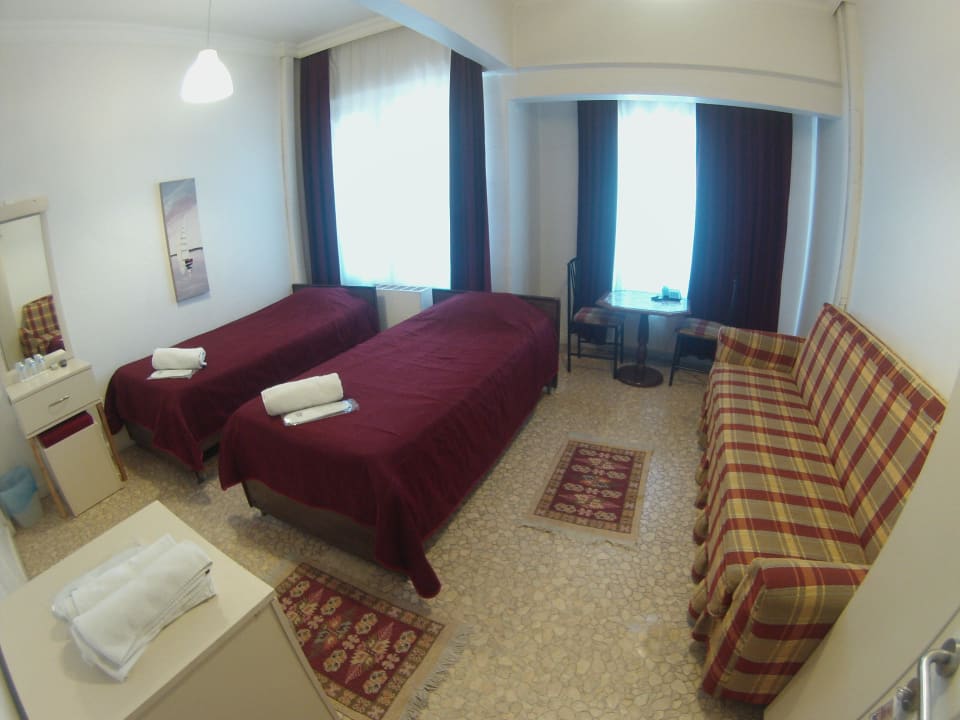 Twin room Guzel Izmir Hotel