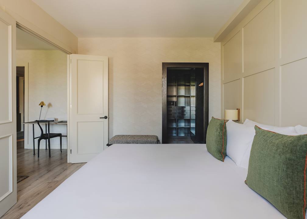 Zimmer Gallery  Hotel