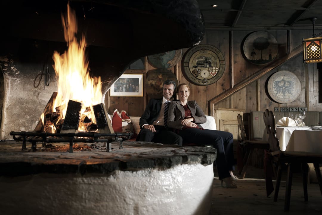 Hospiz Alm, Offener Kamin in Restaurant Hotel Hospiz Alm Residenzen