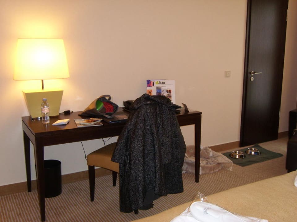 Schreibtischbereich Steigenberger Hotel de Saxe