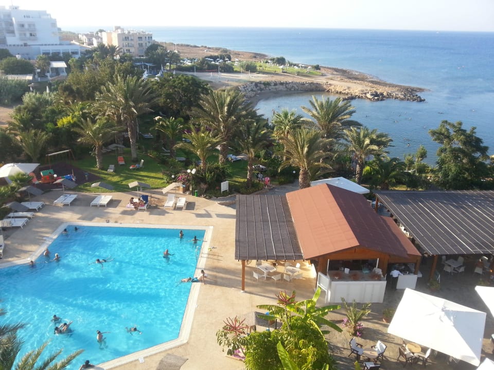 Blick vom 4. Stock Crystal Springs Beach Hotel