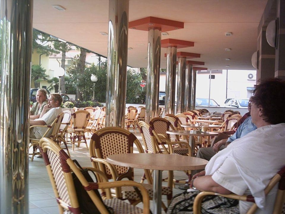 Enspannen bei einer Tasse Kaffee Hotel Alba d'Oro